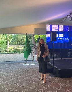 Dîner de Gala du CAFS – 16 juin 2025

Un honneur et plaisir de participer à un événement très attendu, au nom du Dr. Ben Laden, lors du Dîner de Gala Franco-Saoudien du Saudi French Business Council (CAFS). Cet événement s'est tenu en présence de S.E. M. Laurent Saint-Martin, Ministre français du Budget et des Finances Publiques.

Le dîner s'est déroulé dans le cadre prestigieux du restaurant Le Pré Catelan, offrant une expérience culinaire inoubliable.

Ce fut un grand honneur de représenter la société ALOO à Paris en tant que PR. J'ai tenu à exprimer ma profonde gratitude à son Excellence Madame Alhanouf pour sa confiance indéfectible.

Cet événement a été sponsorisé par le groupe AlSharif, Constructeurs saoudiens, et par Saudico Electronic Systems.
 
contact@luxury-place.fr 
Foulard de la collection : @linda_sow_couture 
#DînerDeGala #CAFS #Aloo #BusinessRelations #Networking #Paris #GalaEvent #SaudiFrenchBusinessCouncil #Gratitude @luxury_place_mag @luxury_place_magazine_