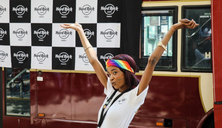 Hard Rock Cafe Paris célèbre Haut et Fort la Pride de la Fierté ...