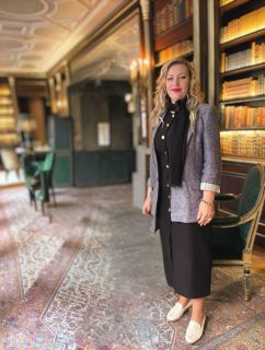 Dans un monde en perpétuelle évolution, l’importance de la Relation Presse et de la Relation Publique ne saurait être sous-estimée. Ces disciplines offrent un accompagnement constant et de proximité pour nos clients, renforçant ainsi notre expertise au fil des années.
✨ Créer des relations solides avec nos partenaires est essentiel. Cela favorise un engagement durable, sécurise nos interactions et renforce notre crédibilité dans un secteur souvent complexe.
🌟 Grâce à cette approche, nous pouvons évoluer dans un marché dynamique, créatif et innovant, où chaque interaction devient une opportunité de croissance.
Faisons ensemble de chaque défi une chance de briller ! Foulard rose noir : @linda_sow_couture 

www.luxury-place.fr 

#RelationPresse #RelationPublique #Expertise #Innovation @yanis.bargoin @laurent_amar @eloisevalli @soniagleis @nada_inparis @zoeduvauchelle @phanybrieremarret @embarek_ouassini @faisal_in_paris @faridkhiderofficiel @luxury_place_magazine_ @nycliveatfashionweek @oriannedaudin @linda_sow_couture @monnyccaa