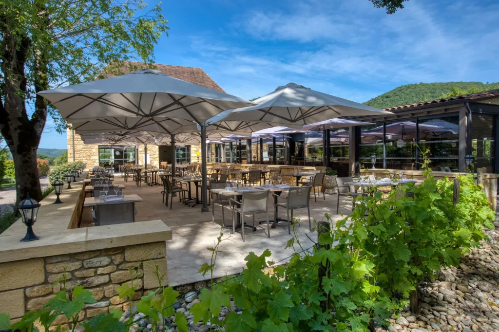 Terrasse du restaurant du Domaine de Monrecour